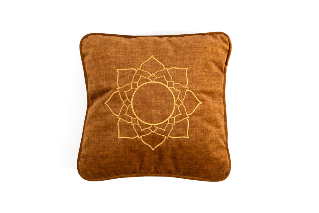 Brodeerattu design-tyyny Vogue